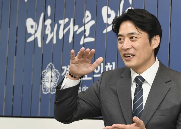 더불어민주당 한준호 경기지사 경선후보가 31일 수원시 경기도의회에서 진행한 기호일보와의 인터뷰에서 발언하고 있다.