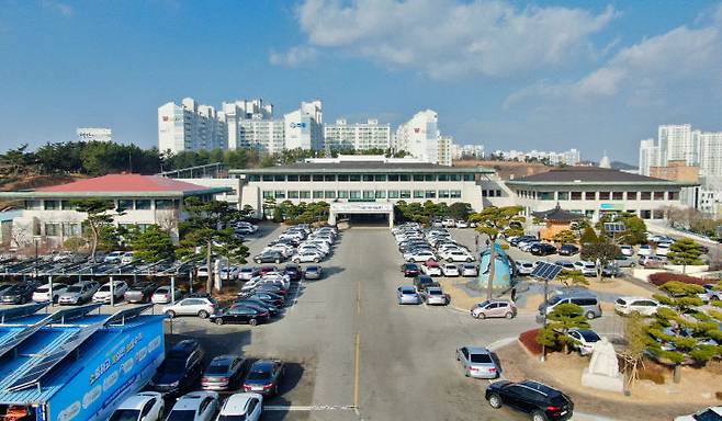 태안군이 영세 소상공인들의 인건비 부담을 덜고 근로자의 사회보험 가입을 촉진하기 위해 '2026년 소상공인 사회보험료 지원사업'을 본격 추진한다고 밝혔다.(사진=태안군 제공)