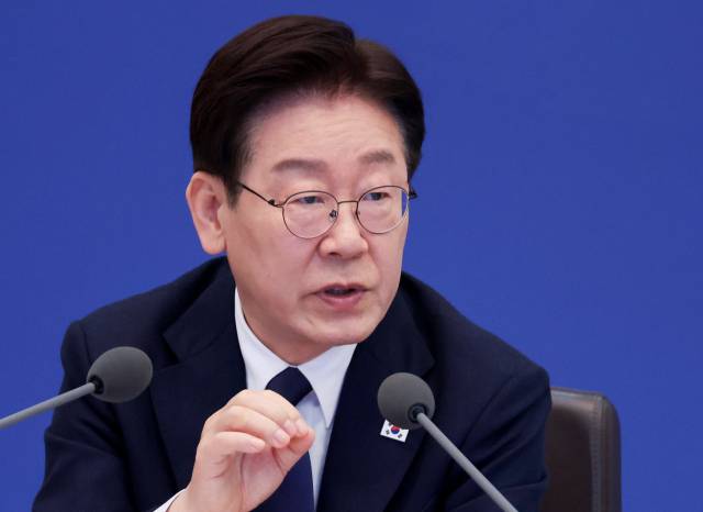 이재명 대통령이 31일 청와대에서 열린 국무회의에서 발언하고 있다. 연합뉴스