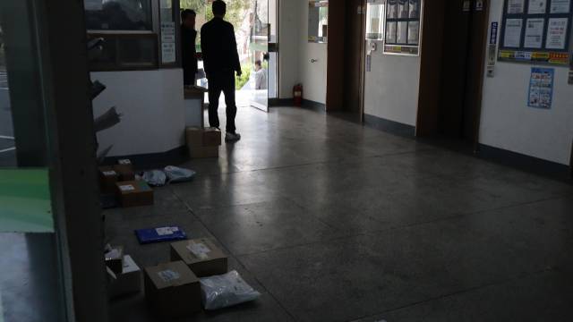 27일 흉기 피습 사건이 발생한 경남 창원시 성산구 상남동 한 아파트 내부. 최환석 기자