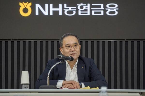 NH농협금융은 지난 26일 경기 고양 소재 NH인재원에서 '2026년 신년 농협금융 경영전략회의'를 개최했다. 이찬우 농협금융지주 회장이 회의를 주재하고 있다. [출처=NH농협금융]