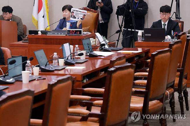 31일 국회에서 열린 윤석열 정권 정치검찰 조작기소 의혹 사건 진상규명 국정조사특별위원회 제3차 전체회의에서 토론 도중 국민의힘 특위 위원들이 퇴장해 자리가 비어 있다. (사진=연합뉴스)