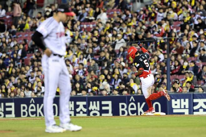 LG트윈스 선발 톨허스트 상대로 시즌 첫 홈런을 터뜨린 KIA타이거즈 김도영. 사진=연합뉴스
