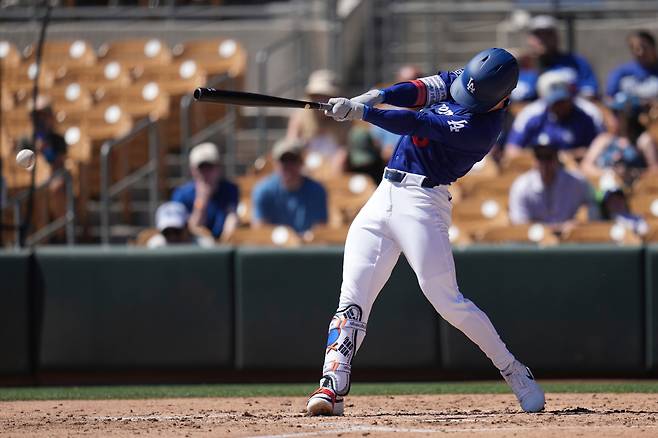 Los Angeles Dodgers' Hyeseong Kim, of South Korea, connects for a run-scoring single against the Athletics during the third inning of a spring training baseball game, Saturday, March 21, 2026, in Phoenix. (AP Photo/Ross D. Franklin)
<저작권자(c) 연합뉴스, 무단 전재-재배포, AI 학습 및 활용 금지>