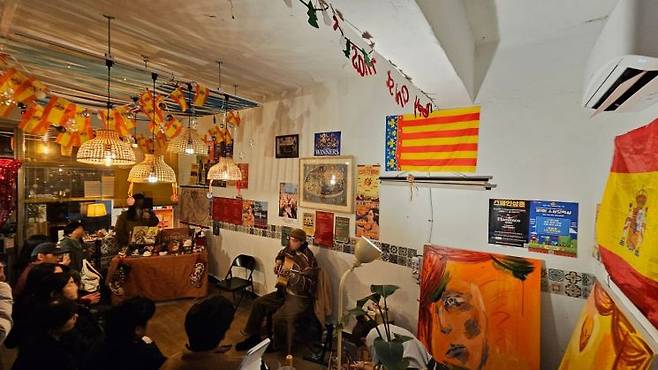 스페인삼촌에서 열리는 기타 공연. 시흥시 제공