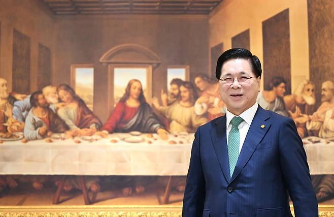 이영훈 대회장은 “한국교회가 겪고 있는 위기를 덮으려 하거나 외부 비판에 방어적으로만 대응하는 것은 어리석은 일”이라며 “우리 교계 지도자들이 초심으로 돌아간다면 지금의 위기를 한국교회를 근본적으로 쇄신할 수 있는 전화위복의 기회로 만들 수 있다고 믿는다”라고 말했다. 여의도순복음교회 제공