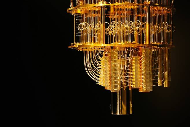 미국 IBM의 초전도 전자회로 방식 양자컴퓨터 구조. IBM 제공