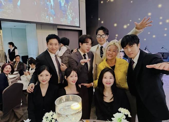 이민우 결혼식에 참석한 신화 멤버들. /사진=조선희 작가 SNS·뉴시스