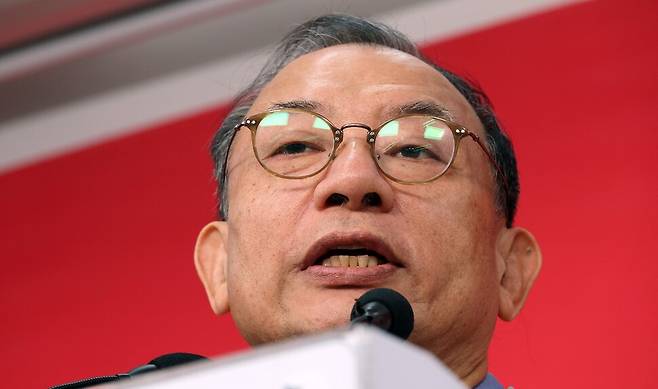 이정현 국민의힘 공천관리위원장이 31일 서울 영등포구 여의도 국민의힘 중앙당사에서 위원장직 사퇴를 발표하고 있다. 연합뉴스