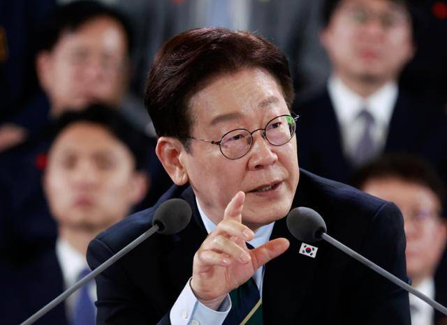 이재명 대통령이 30일 제주 한라대학교에서 열린 타운홀미팅 간담회에서 발언하고 있다. 뉴스1