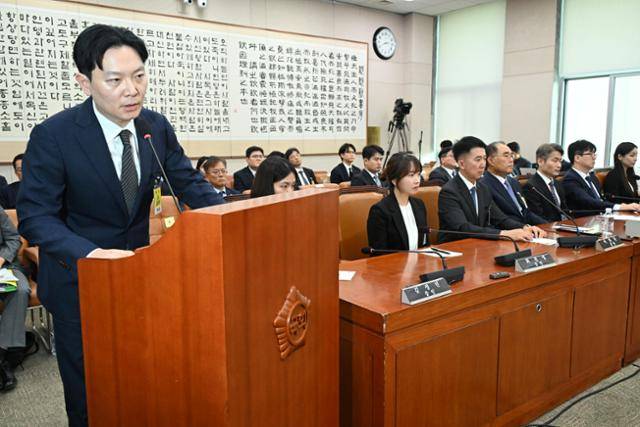 대북송금 사건 수사를 맡았던 박상용 검사가 2025년 9월 22일 서울 여의도 국회 법사위에서 열린 검찰개혁 입법 청문회에 출석해 의원 질의에 답하고 있다. 고영권 기자