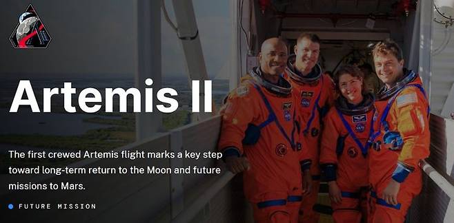 [서울=뉴시스] 미국 항공우주국(NASA)의 인류 달 탐사 프로젝트 ‘아르테미스 II’ 우주선 승무원 4명이 발사대 앞에 서 있다.(출처: NASA 홈페이지) 2026.03.31. *재판매 및 DB 금지