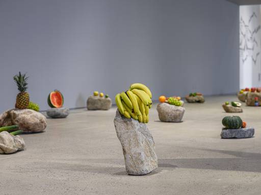 에드가 칼렐, ‘고대 지식 형태의 메아리’, 2021(2026년 재제작). 국립현대미술관 전시 전경. 국립현대미술관 제공