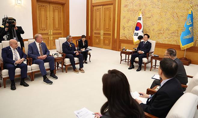 이재명 대통령이 31일 청와대에서 미국 하원의원단을 접견하고 있다. 연합뉴스