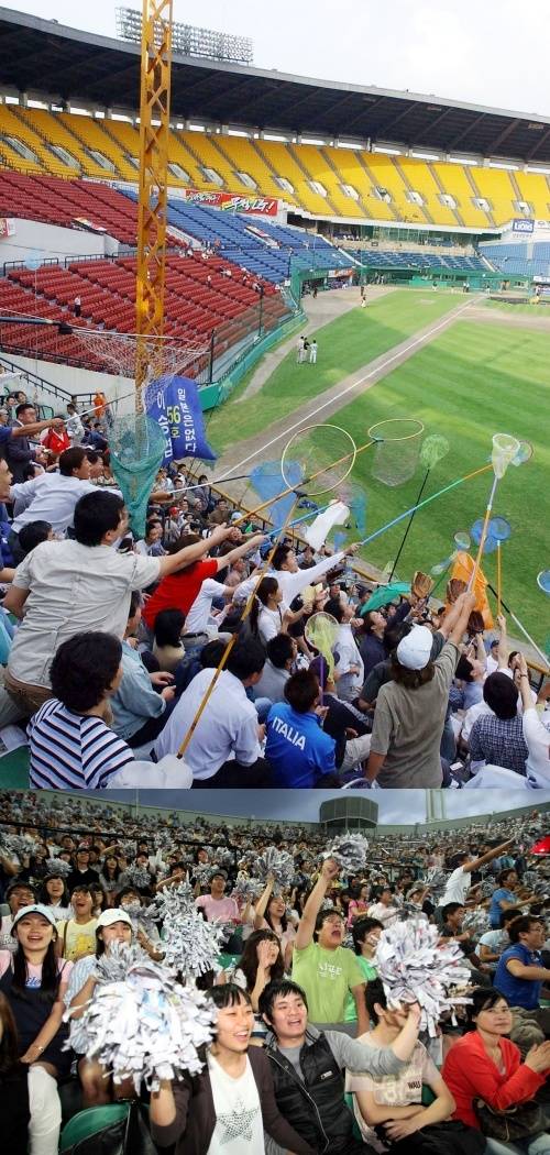 2003년 9월 30일 잠실야구장에서 관중들이 이승엽의 홈런 아시아신기록 볼을 잡기 위해 외야석에서 뜰채로 볼을 잡는 연습을 하는 모습(위)과 2008년 9월 2일 부산 사직야구장 관중석 전경. 당시에는 지금과 달리 유니폼을 입은 야구 팬들이 많지 않았다. 연합뉴스