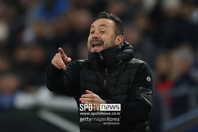 ▲ 생존의 기로에 선 토트넘이 팬들이 반대하는 도박수로 반전을 이끌어낼 수 있을지 관심이다. 데 제르비 감독이 다시 프리미어리그로 돌아오는 가운데 토트넘을 잔류시킬지 관건이다.