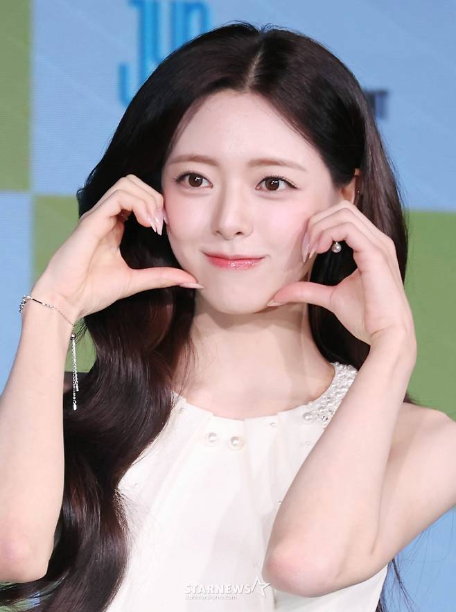 있지 유나가 23일 서울 광진구 구의동 풀만 앰배서더 서울 이스트폴 호텔에서 진행된 솔로 데뷔 앨범 ‘아이스크림'(Ice Cream) 발매 기자간담회에서 포즈를 취하고 있다. /2026.03.23 /사진=이동훈 기자