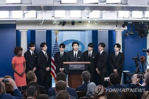 2022년 백악관에서 발언하는 그룹 방탄소년단(BTS) [하이브 제공. 재판매 및 DB 금지]