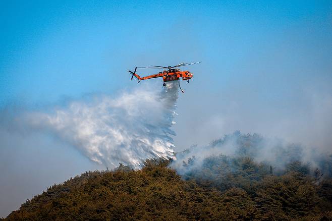 산불 진화 현장 [산림청 산림항공본부 비무장지대산림항공관리소 제공. 재판매 및 DB 금지]