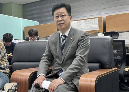 전북특별자치도지사 출마 예정자인 더불어민주당 안호영 의원이 1일 전북도의회에서 기자간담회를 하고 있다. 연합뉴스