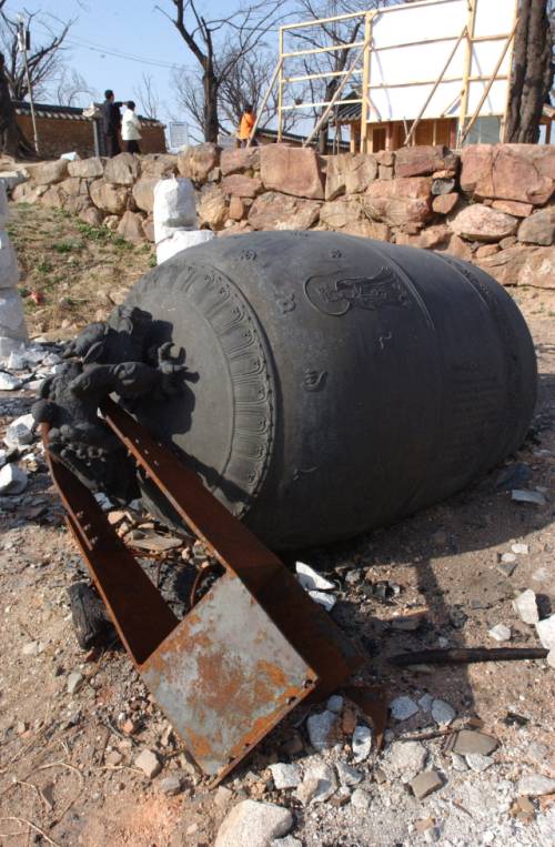 ◇2008년 산불로 훼손된 낙산사 범종. 강원일보 DB