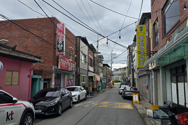 현재 학사골목 전경. <권기웅 기자>