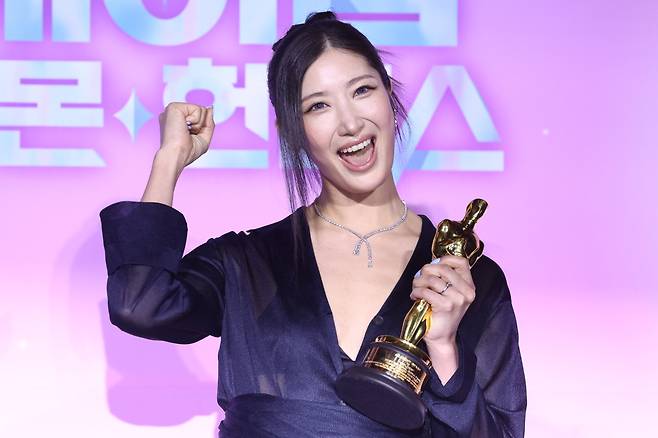 가수 겸 작곡가 이재가 1일 오후 서울 용산구 CGV용산아이파크몰에서 열린 넷플릭스 영화 '케이팝 데몬 헌터스' 아카데미 수상 기념 기자간담회에서 포즈를 취하고 있다.(연합뉴스)