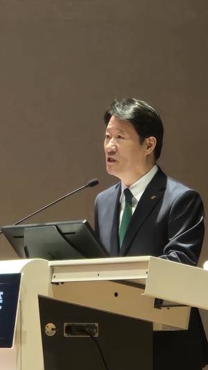 ▲김영기 한국환경산업기술원 원장 직무대리가 세미나에서 축사를 하고 있다. (사진=강찬수 기자)