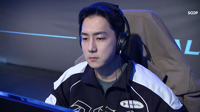 'JD' 이제동이 F조에서 첫 16강 진출자가 됐다(출처=대회 실황 캡처).