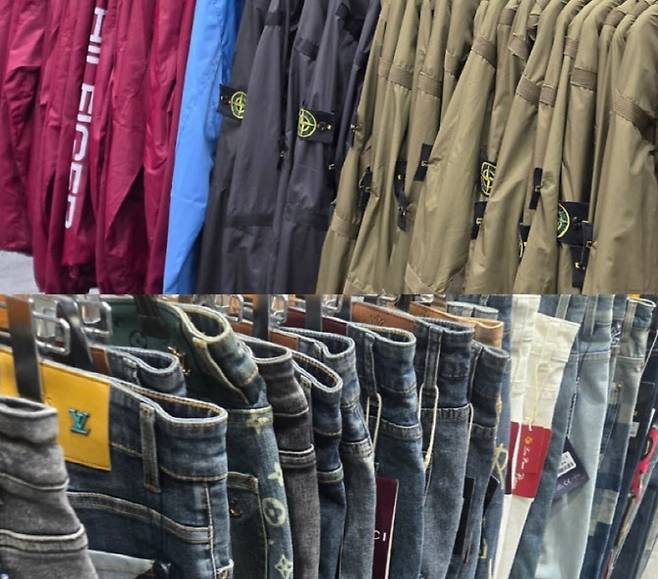 지난 달 27일 경북 안동 국제컨벤션센터에서 열린 '패션그룹 본사 물류창고 대개방' 행사에서 판매된 명품 제품. (사진=뉴스1)