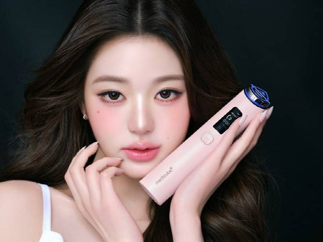 메디큐브 에이지알 공식모델 장원영.(사진=에이피알)