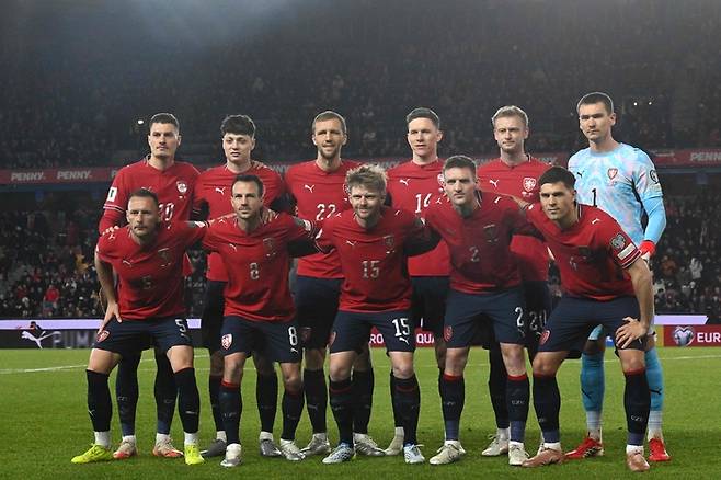 압도적 피지컬을 자랑하는 체코 선수들. 덴마크전 베스트11. 골키퍼 마테이 코바르의 신장이 196㎝.  AFP연합뉴스