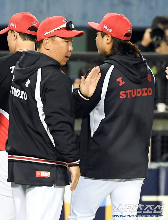 인터뷰에서 이범호 감독 믿음에 보답하고 싶었다고 말한 김범수는 이날 결과로 증명했다.