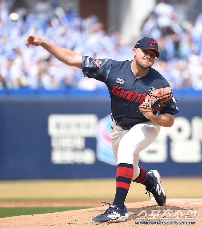 29일 대구 삼성라이온즈파크에서 열린 삼성과 롯데의 경기. 선발 투구하고 있는 롯데 비슬리. 대구=송정헌 기자songs@sportschosun.com/2026.03.29/