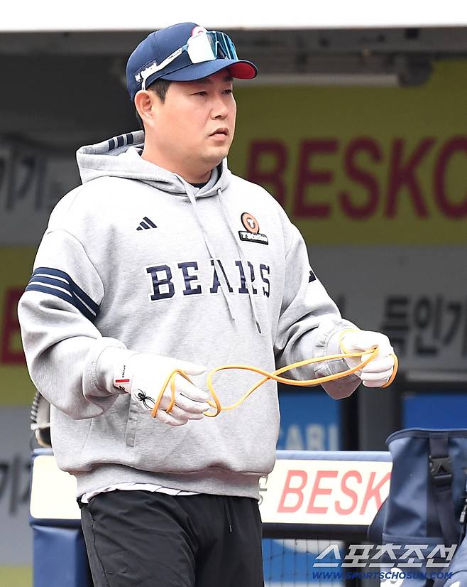 31일 대구 삼성라이온즈파크에서 열리는 삼성과 두산의 경기. 동료들과 함께 몸을 풀고 있는 두산 양의지. 대구=송정헌 기자songs@sportschosun.com/2026.03.31/