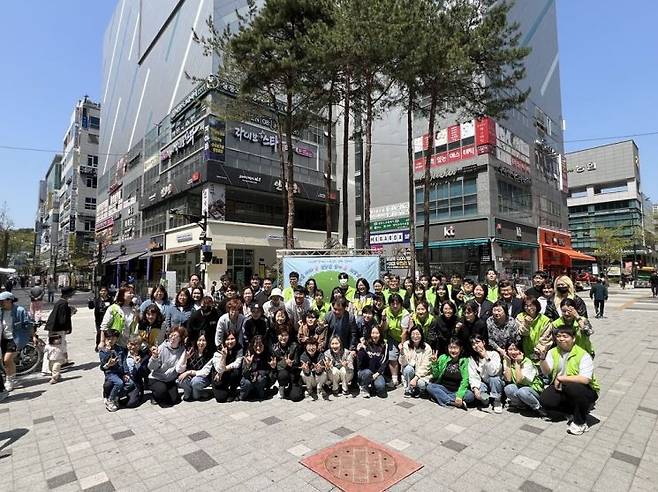 의정부시가 고령화와 복합적인 복지 수요 증가에 발맞춰 장애인 정책의 패러다임을 전면 재정비한다. 사진은 지난 2025년 장애인 인식전환 캠페인 모습. 의정부시 제공