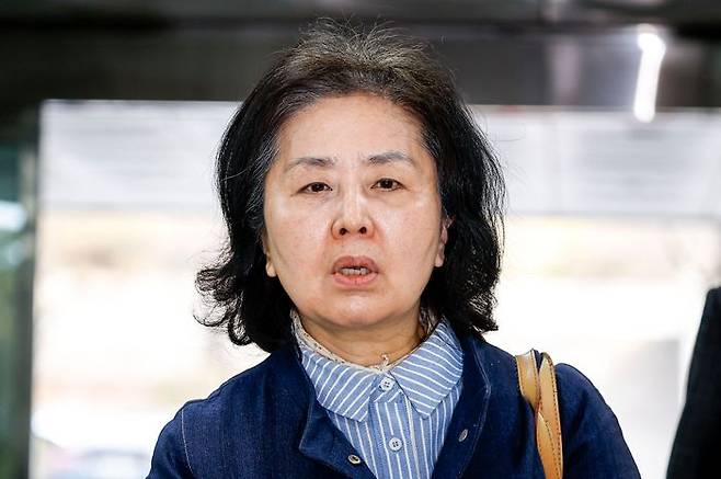 김영선 전 국민의힘 의원이 1일 서울 서초구 서울중앙지방법원에서 열린 오세훈 서울시장의 여론조사비 대납 의혹 관련 4차 공판에 증인으로 출석하고 있다.ⓒ뉴시스