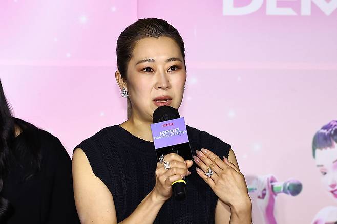 매기 강 감독은 케이팝 데몬 헌터스 2를 준비 중이다. "스토리에 맞춰 사용 음악을 결정해나갈 것"이라면서도 지난해 언급했던 트로트와 헤비메탈에 대한 이야기는 빼놓지 않았다. 김종호 기자