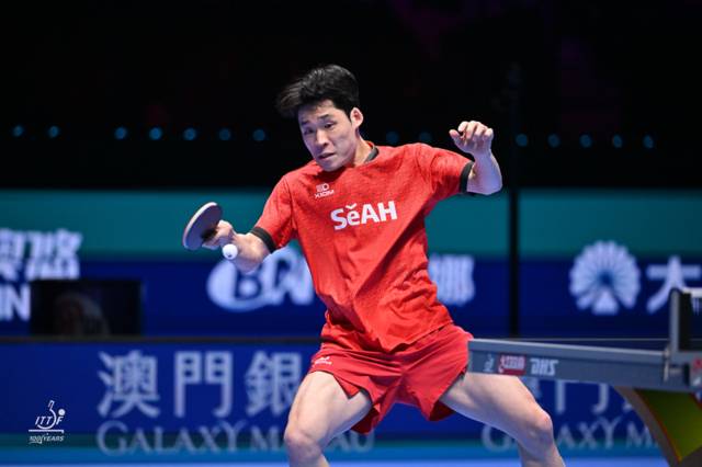▲ 장우진이 31일 중국 마카오에서 열린 창위안과 2026 ITTF 남녀 월드컵 남자 단식 조별리그 8조 1차전에서 랠리를 펼치고 있다. 국제탁구연맹 제공