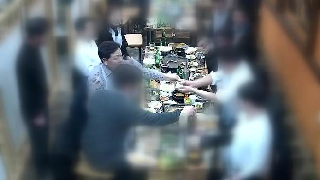 지난해 11월 전북 전주시 식당 CCTV.