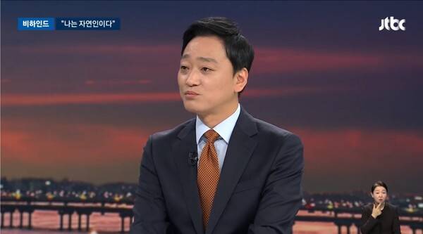 ▲이성대 JTBC 기자가 지난달 30일 뉴스룸 스튜디오에 출연해 이혁재 씨의 막말을 비판하고 있다. 사진=JTBC 영상 갈무리