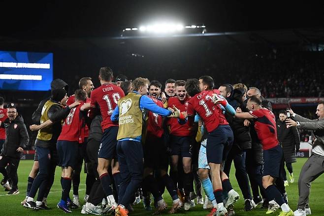 체코 축구대표팀 선수들이 북중미월드컵 본선 진출에 성공한 뒤 기뻐하고 있다. AFP연합뉴스