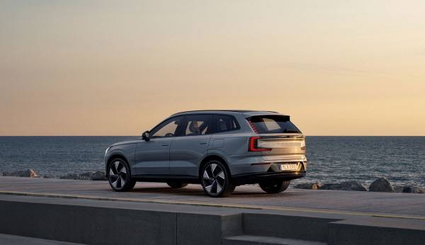 K-전기차 시장 뛰어드는 ‘볼보 EX90’…“플래그십 전기 SUV로 붙자” [사진 제공=볼보코리아]