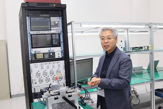 서원기 넥스윌 대표가 레이다 시험 장비에 대해 설명하고 있다. 이노비즈협회