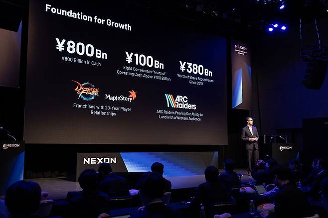 [서울=뉴시스] 패트릭 쇠더룬드 넥슨 회장이 31일 도쿄 시부야에서 개최된 자본시장브리핑(CMB)에서 연설하고 있다. (사진=넥슨 제공) *재판매 및 DB 금지