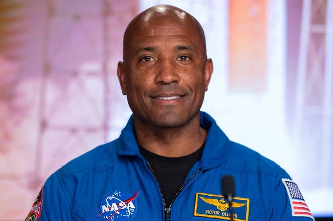 조종사 빅터 글로버(Victor Glover). NASA/킴 시플렛