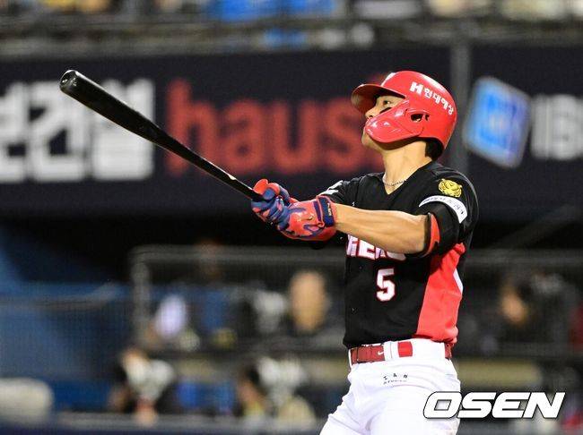 [OSEN=잠실, 지형준 기자]2회초 2사 2루에서 KIA 김도영이 좌월 투런포를 날리고 있다. 2026.03.31&nbsp;/ jpnews@osen.co.kr