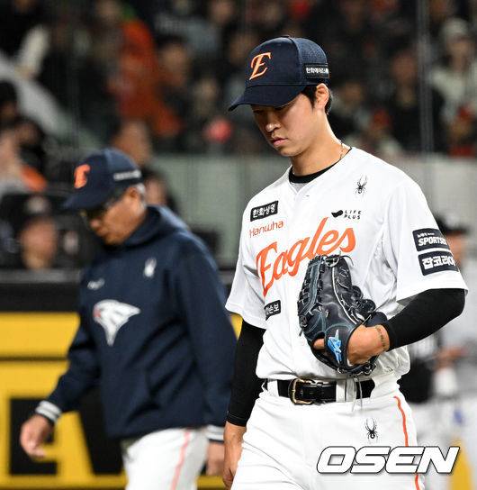 시즌 첫 등판. 무거운 마음으로 그라운드 떠나는 엄상백