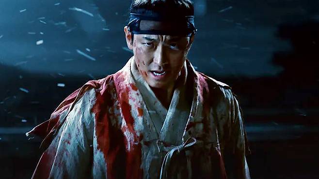 배고픔을 아는 자만이 낼 수 있는 절박함. 주지훈의 연기엔 극한의 환경을 버텨낸 생존 본능이 서려 있다. 넷플릭스 ‘킹덤’ 스틸컷