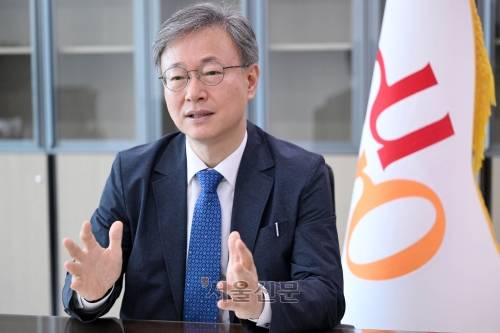 장인홍 서울 구로구청장이 지난해 4월 구로구청 집무실에서 서울신문과 인터뷰를 하고 있다. 홍윤기 기자